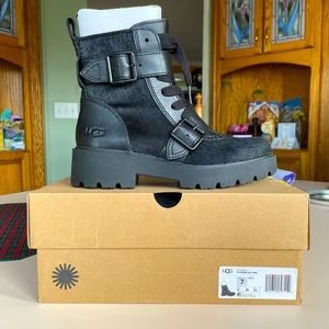 UGG Women Leather Boots, Size 7 USA